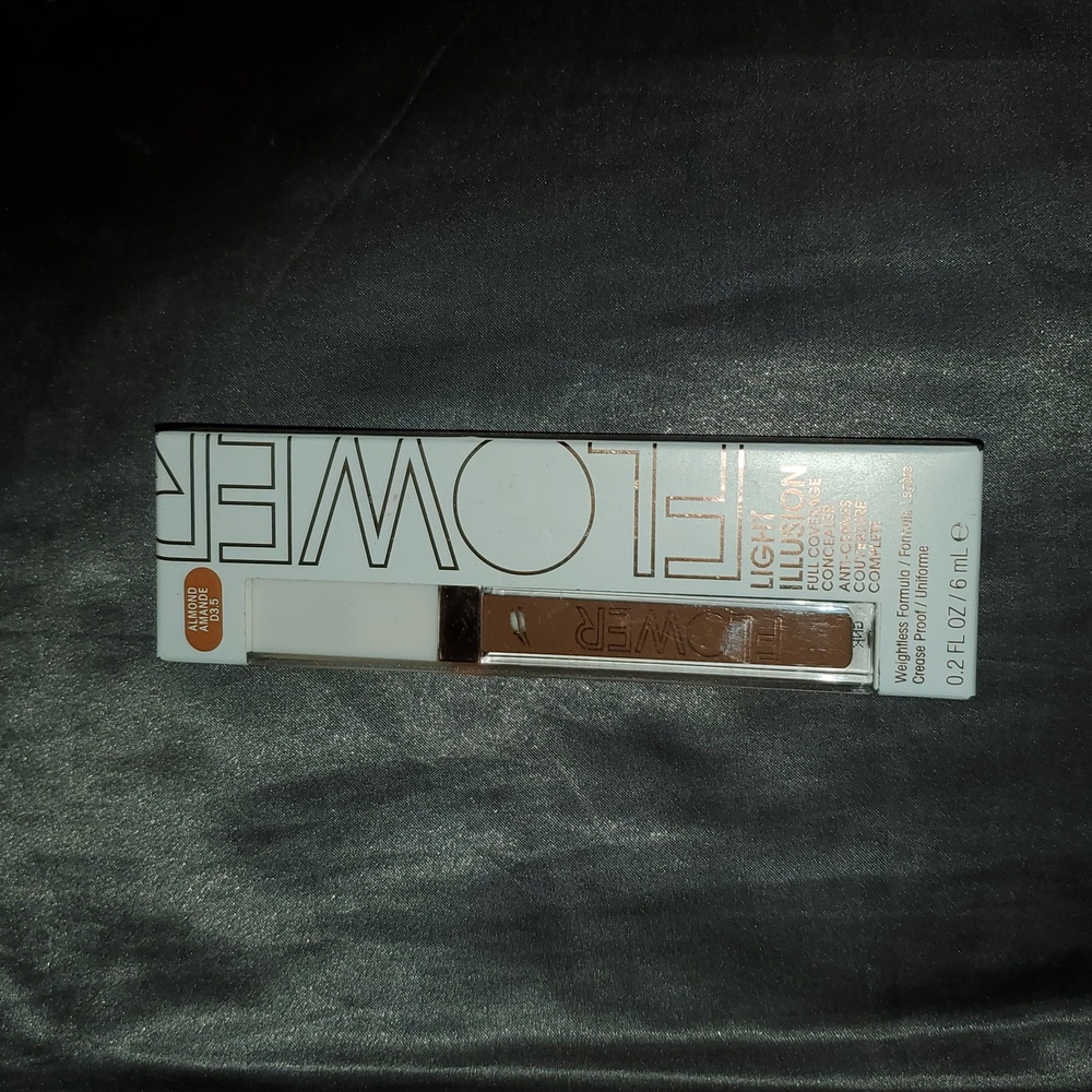 NIB FLOWER BEAUTY: Light Illusion Full Coverage Concealer-Almond